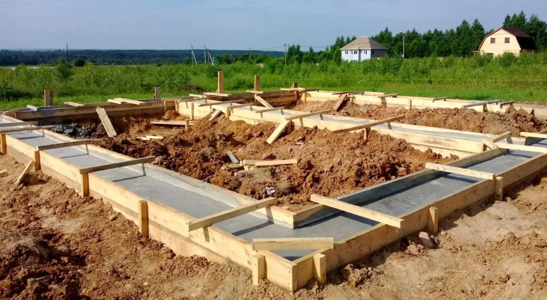 Фундамент из железобетонных свай для слабых и водянистых грунтов